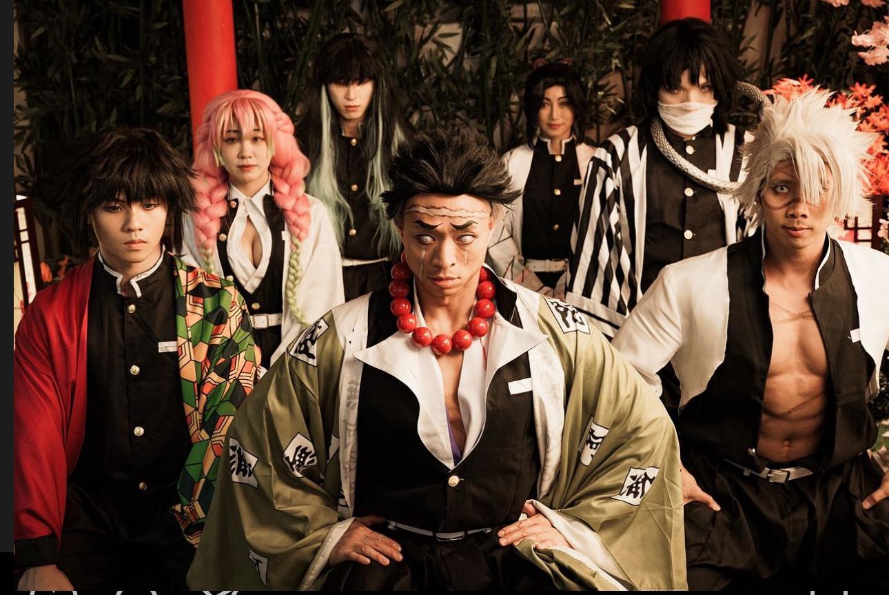 跟阿儀、黃榕齊齊cosplay的全屬肌肉男女。