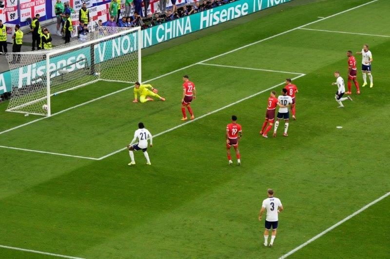 布卡約沙卡射入世界波扳平。(美聯社)