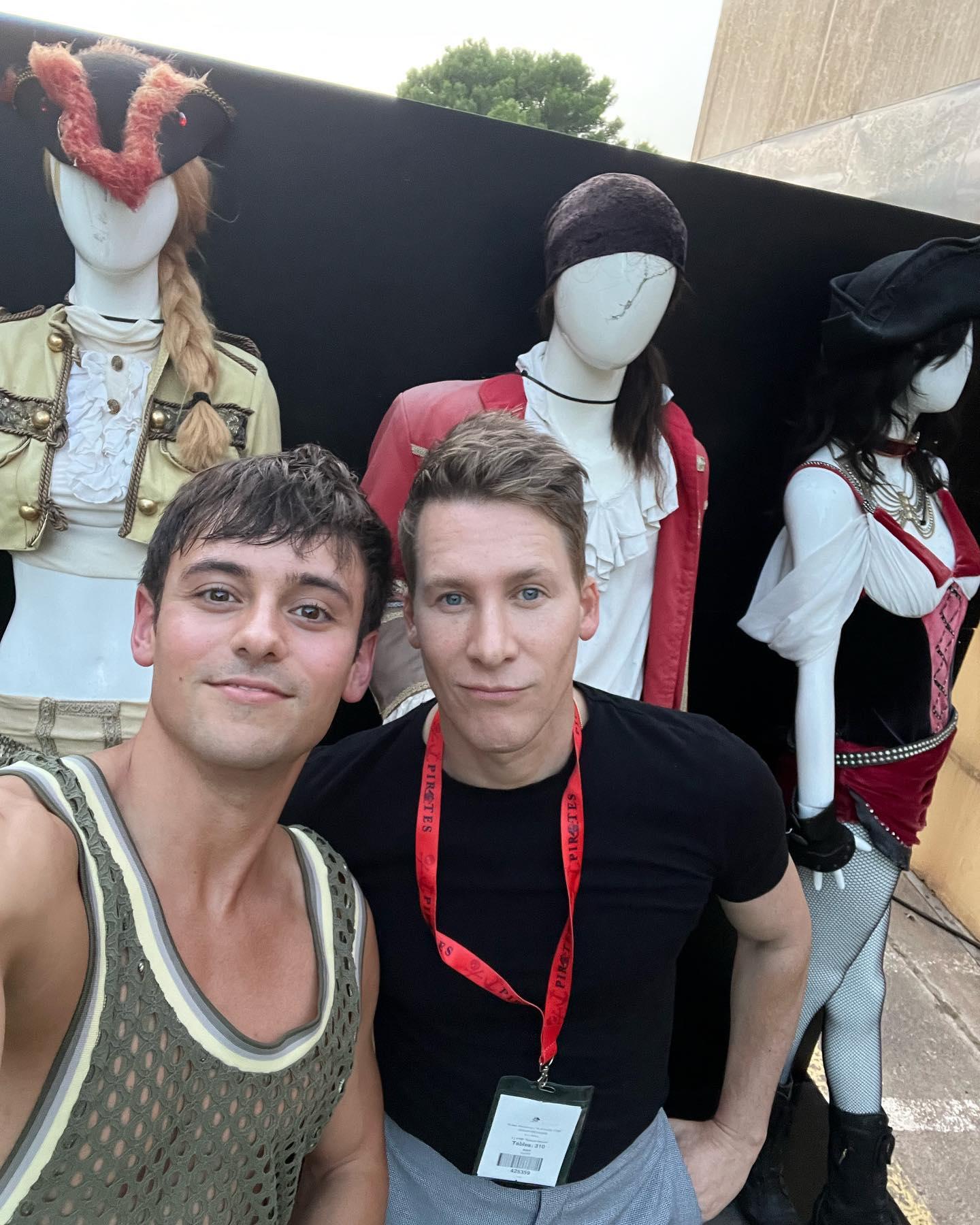 巴黎奧運|英國跳水「神童」戴利(Tom Daley)2017年與知名編劇Dustin Lance Black結婚。