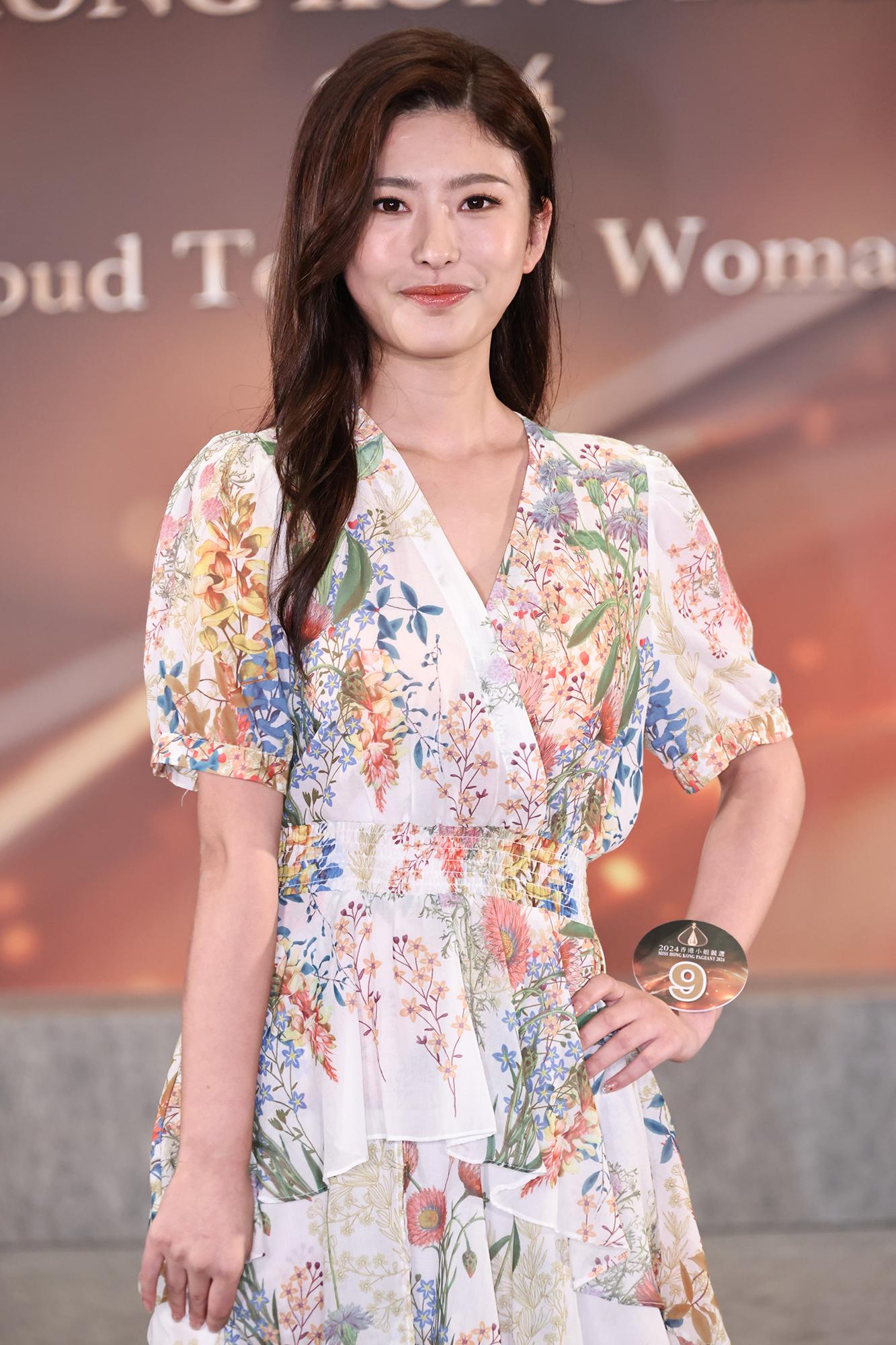 香港小姐2024|9號陳甜甜,來自河北,身高有164 cm,學歷是碩士生。