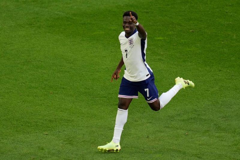 布卡約沙卡射入世界波後慶祝。(美聯社)