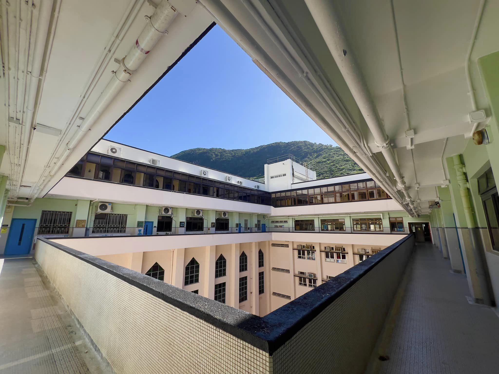 玫瑰崗舊生會原定於周日(7月14日)在母校禮堂舉行告別儀式,惟惟母校指近數周幾已開始在校舍各處進行不同的裝修工程,校監關注活動的風險和安全管理,包括提供購買保險證明,舊生會因未能夠在短時間做到所有要求,故最終宣布取消活動。(玫瑰崗舊生會FB)