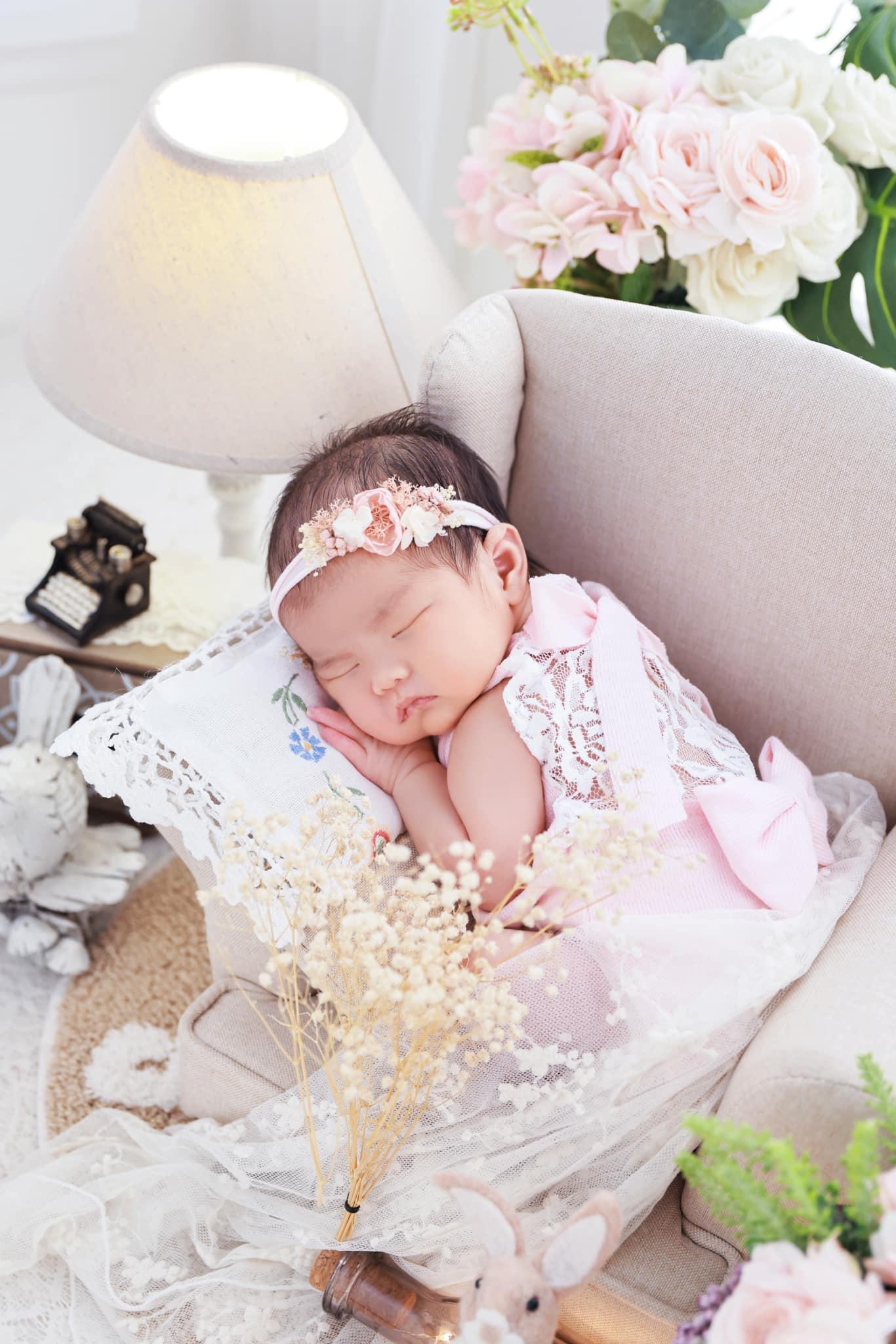 陳彥行分享BB初生照。