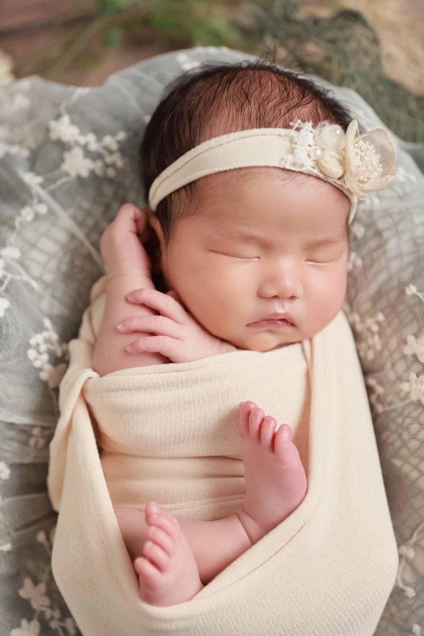 陳彥行分享BB初生照。