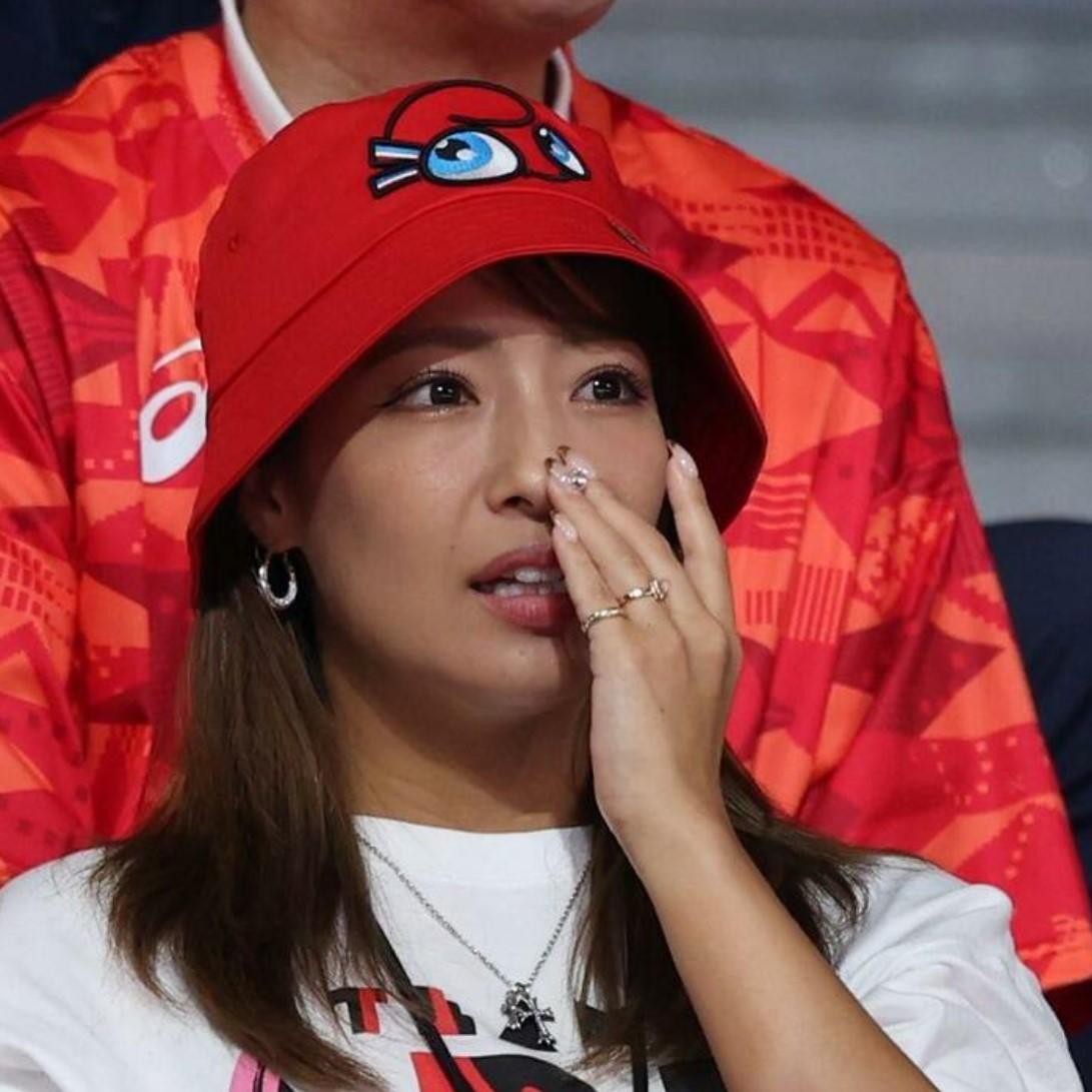 橋本梨菜在巴黎肉緊睇比賽。