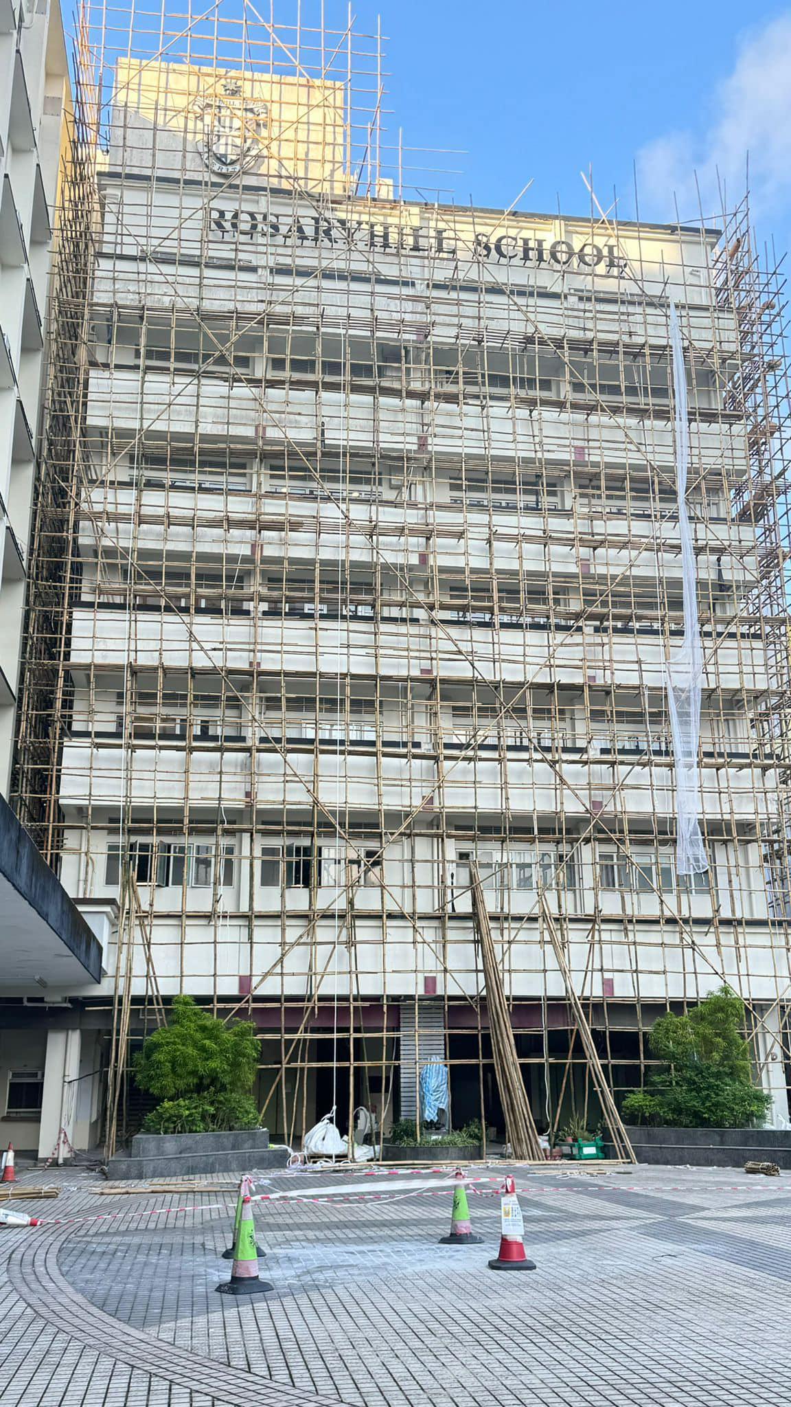 玫瑰崗舊生會原定於周日(7月14日)在母校禮堂舉行告別儀式,惟惟母校指近數周幾已開始在校舍各處進行不同的裝修工程,校監關注活動的風險和安全管理,包括提供購買保險證明,舊生會因未能夠在短時間做到所有要求,故最終宣布取消活動。(玫瑰崗舊生會FB)