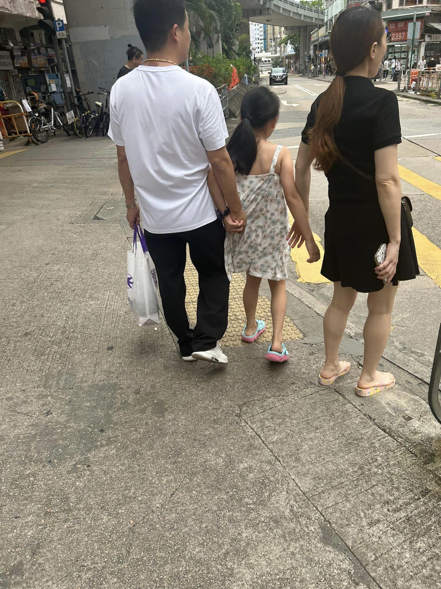 女童疑似推開男子的手。(網民Yaya Ai)