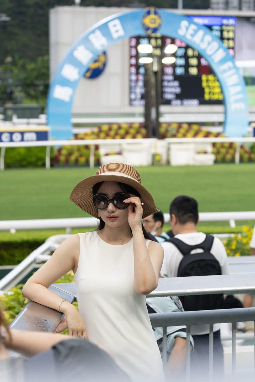 馬季煞科日多名馬迷入場支持。(蘇文傑攝)