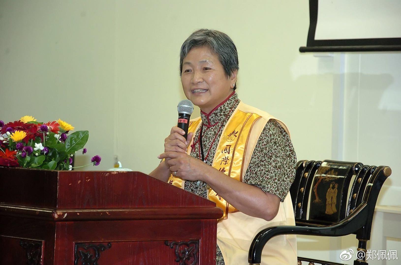 鄭佩佩經歷離婚、破產,回港更住在庵堂,一度想過出家,當時星雲大師認為她塵事未了,之後鄭佩佩熱心參與佛光會活動,也擔任檀講師,在世界各地弘法。