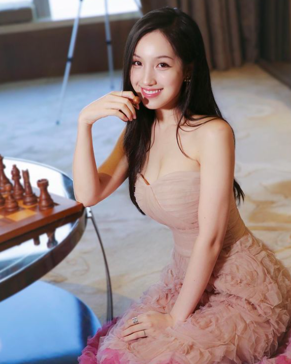 海兒不時喺IG貼出性感打扮,有身型有內涵,應該好殺食。