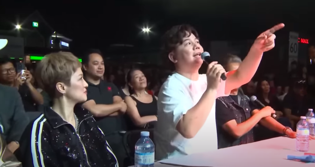 伍仲衡評價時第一句就話「唱歌就唔好講啦,你瘦返少少就好靚女……30磅到啦,就好靚好靚」