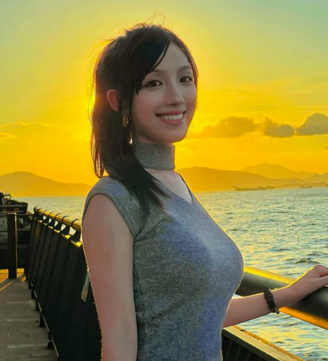 海兒不時喺IG貼出性感打扮,有身型有內涵,應該好殺食。