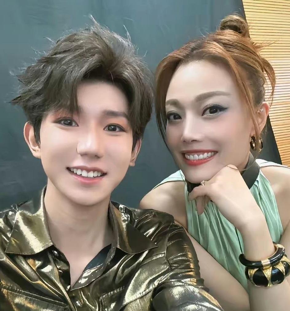 容祖兒日前為王源演唱會擔任嘉賓。