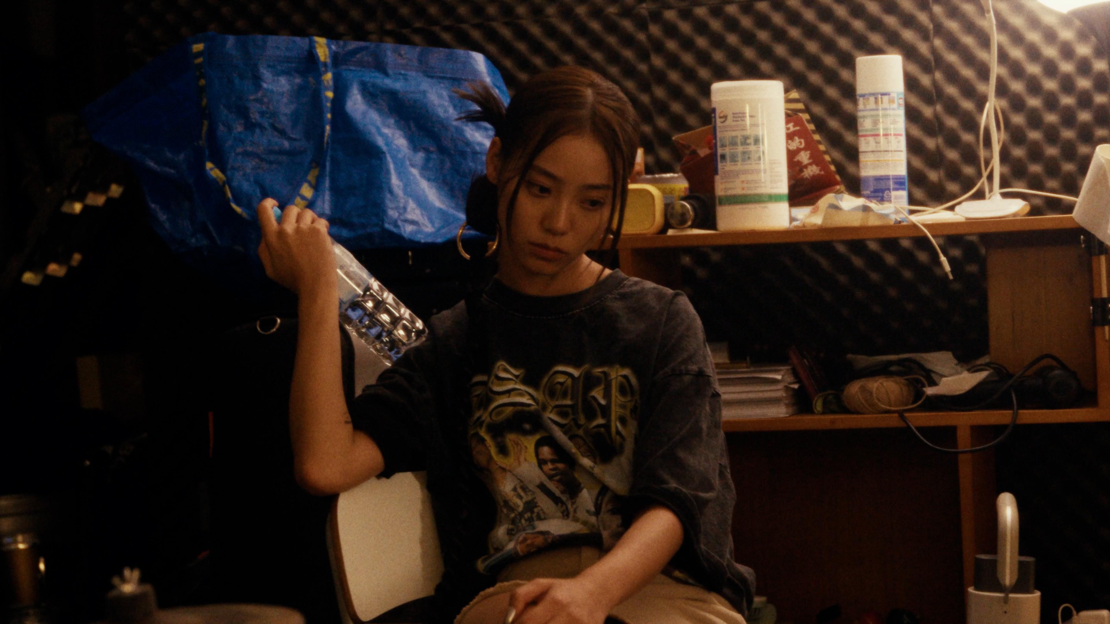 Jace離開前唱片公司轉做獨立歌手,經歷不少挫折,流過不少眼淚。