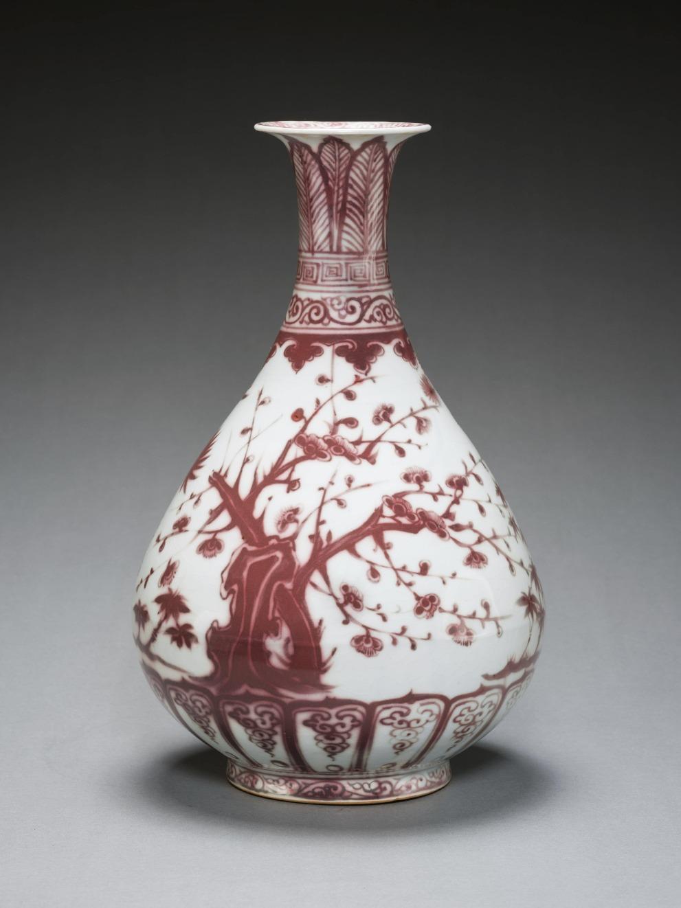 明 洪武(1368-1398年)釉裏紅松竹梅圖玉壺春瓶。(圖片來源:香港故宮文化博物館)