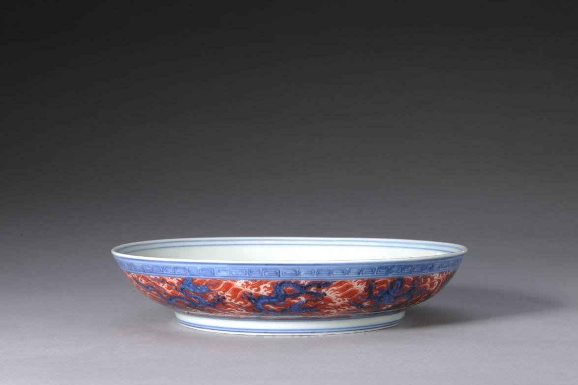 明 萬曆(1573-1620年)萬曆款五彩花鳥圖蒜頭瓶。(圖片來源:香港故宮文化博物館)