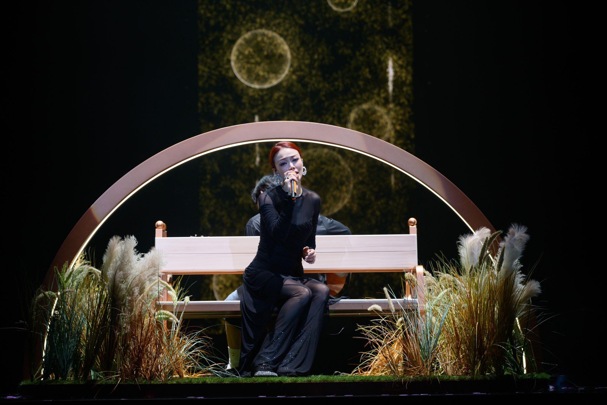 祖兒深情演繹最新單曲《九秒九》。