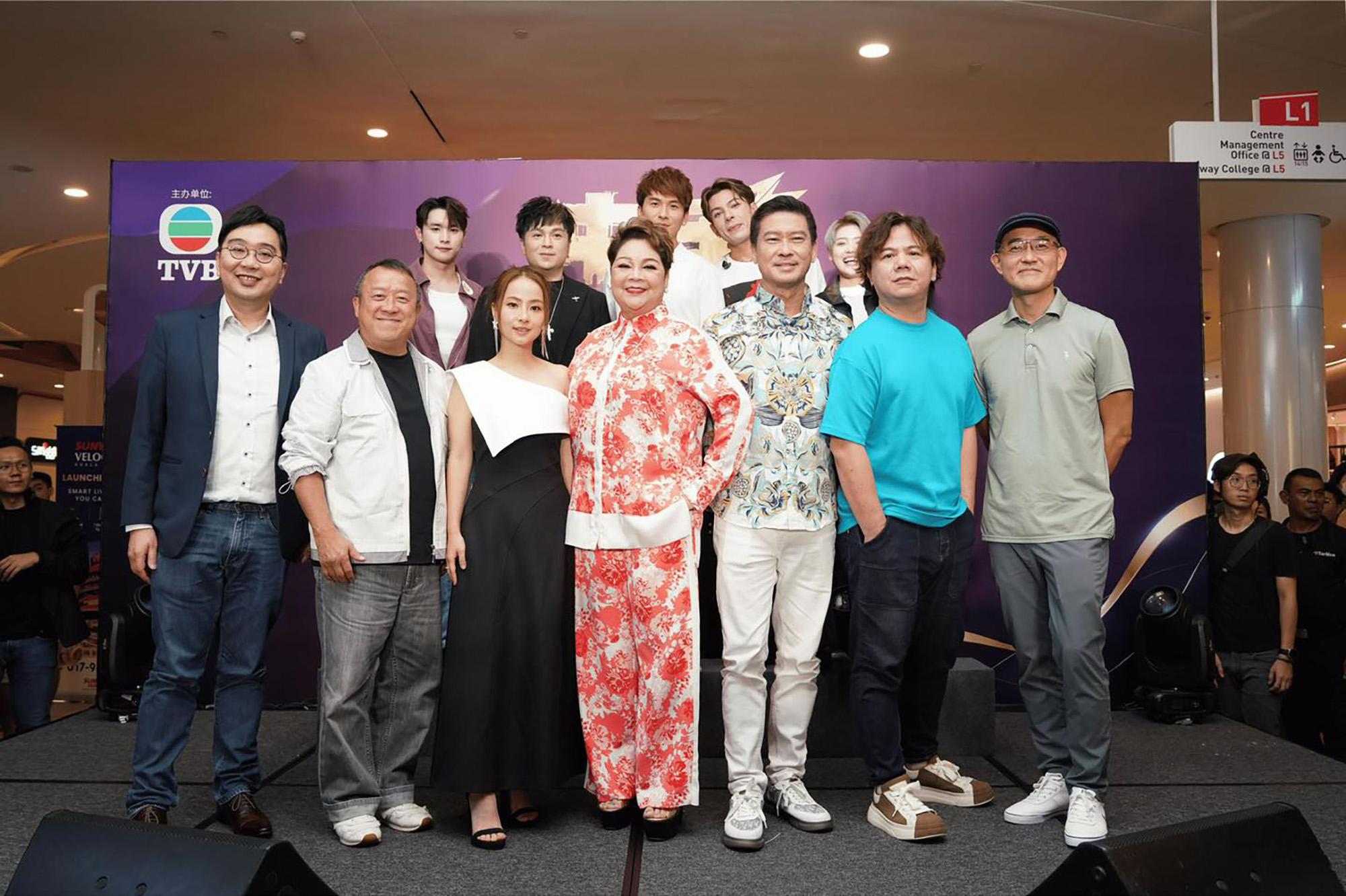 (前排左起)陳樹鴻先生、曾志偉先生、谷婭溦、Maria Cordero(肥媽)、張佳添、伍仲衡、周國豐 /(後排左起)TVBI馬來西亞藝人Vincent陳泓升、沈宗賢、周吉佩、古淖文、TVBI馬來西亞藝人Zev梁晨語,《中年好聲音3》新馬賽區記者會圓滿落幕。