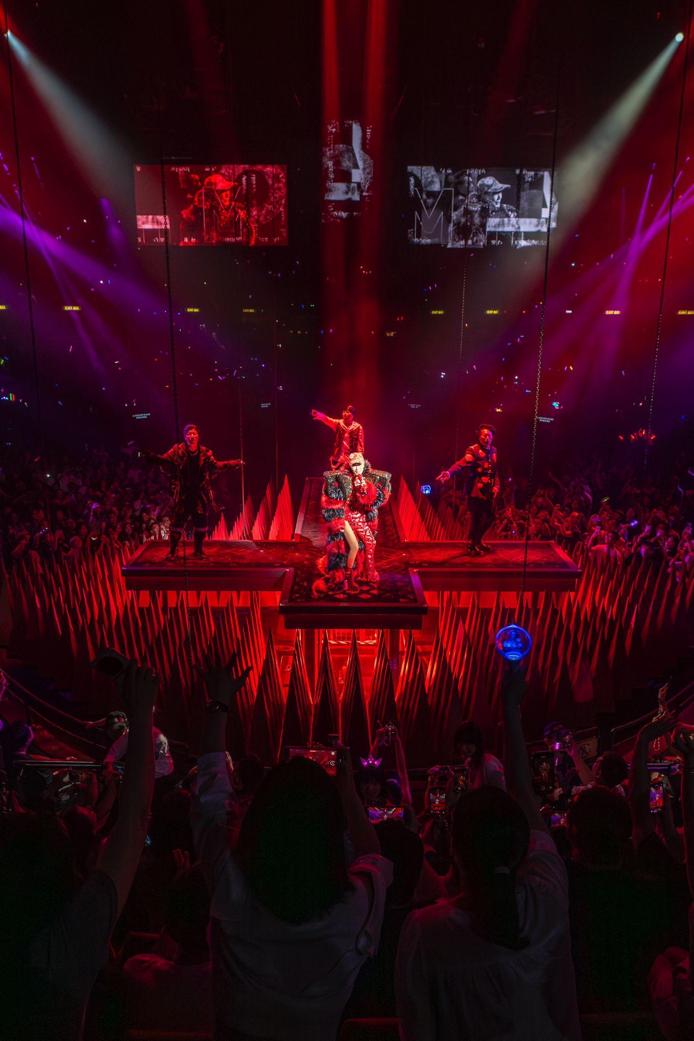 Sammi亦邀請八位Rappers合唱不同歌曲