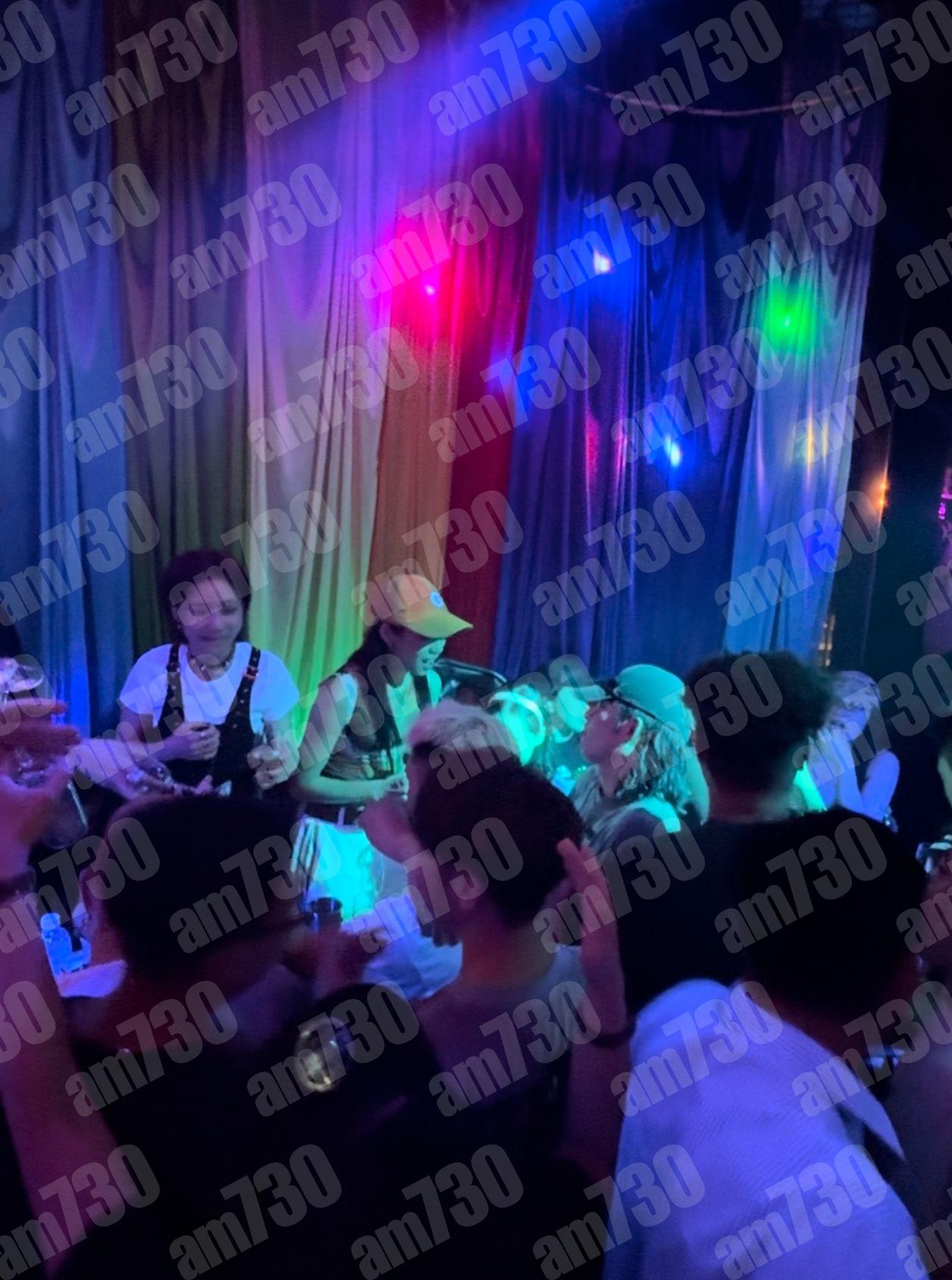 Edan跟圈中好友JACE雞啄唔斷。