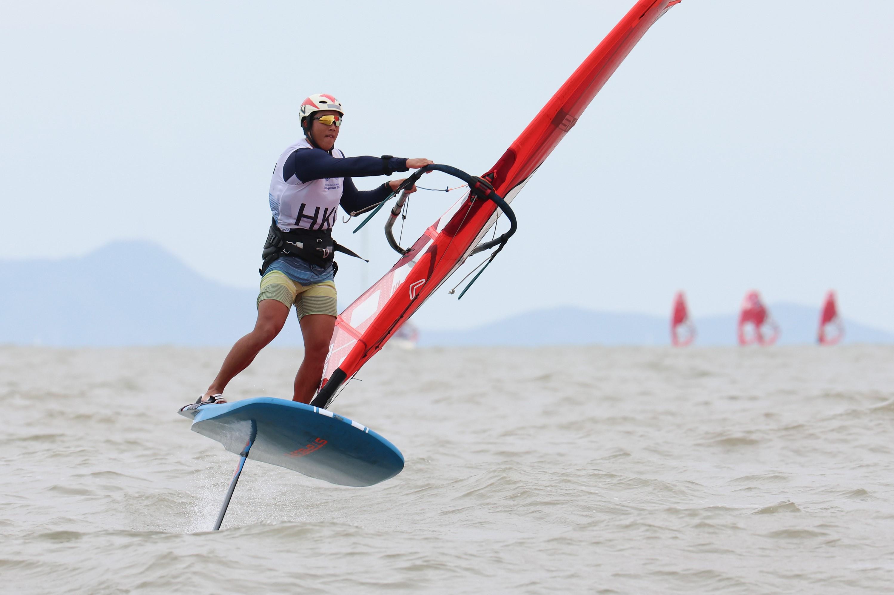 鄭清然今年4月為「風之隊」取得巴黎奧運資格,令港隊連續9屆均能派齊男、女子組選手角逐奧運滑浪風帆賽事。