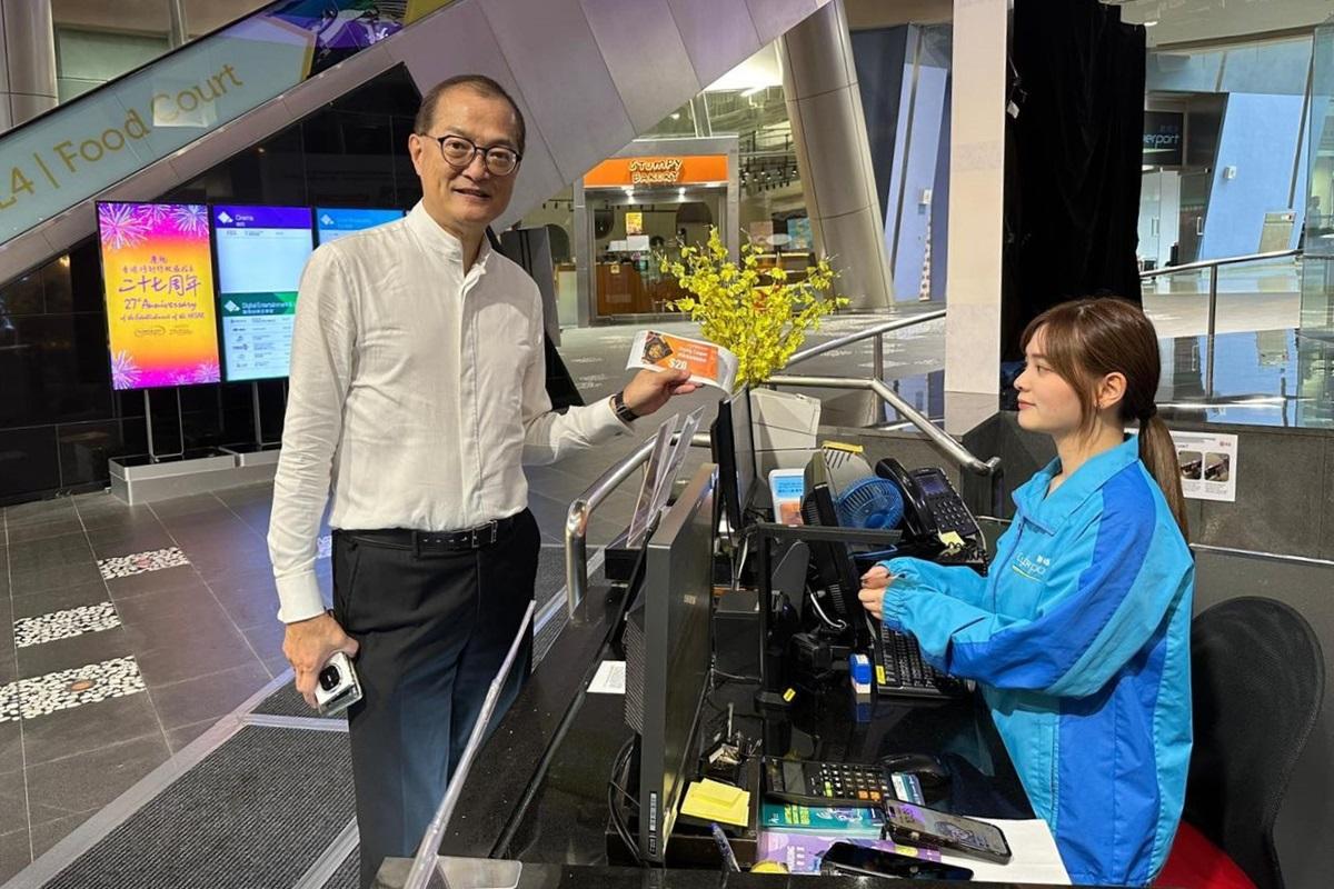 盧寵茂成功喺數碼港商場換領20元餐飲禮券。(醫務衞生局FB)