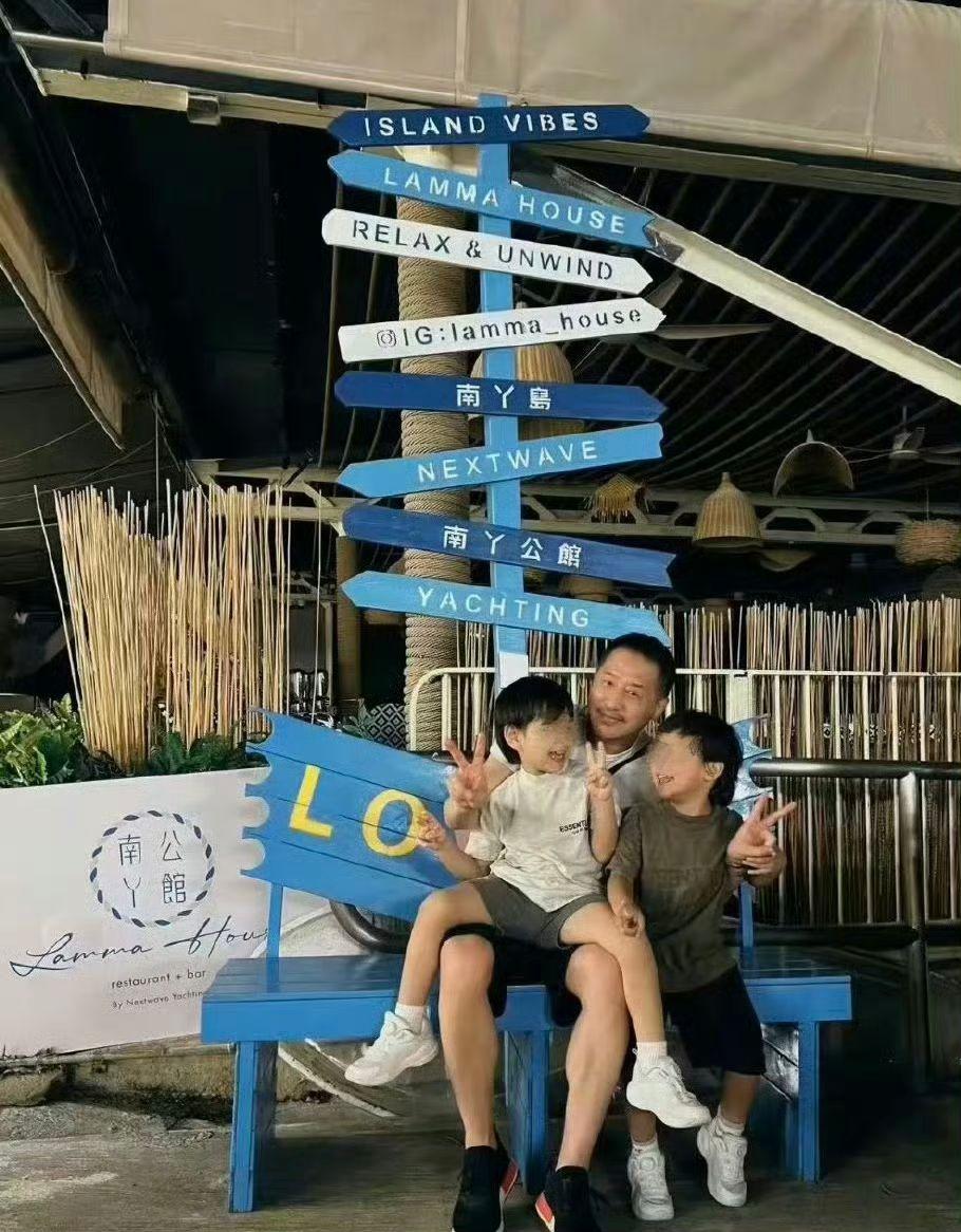 唐唐亦被指透過代母生下兩個囝囝。