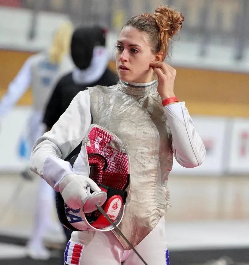 張家朗被爆名草有主戀法國女劍手 美女醫科生公開恭賀劍神(多圖)