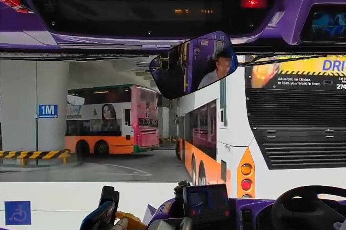 網傳的城巴車長爭執,或緣於1M線月台屢遭其他巴士佔用。(網上影片截圖)
