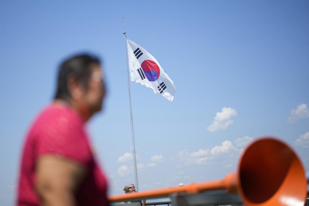 南韓玻州市的邊境瞭望台竪立國旗。(美聯社)