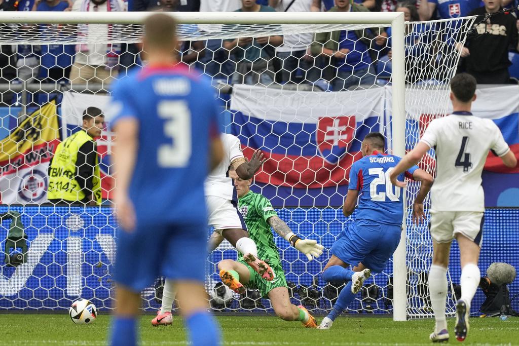 英格蘭上半場表現蹩腳,意外落後一球。(美聯社)