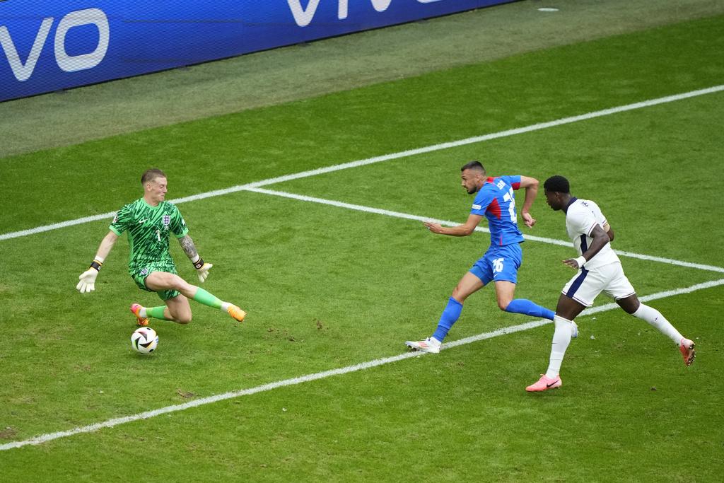 英格蘭上半場表現蹩腳,意外落後一球。(美聯社)