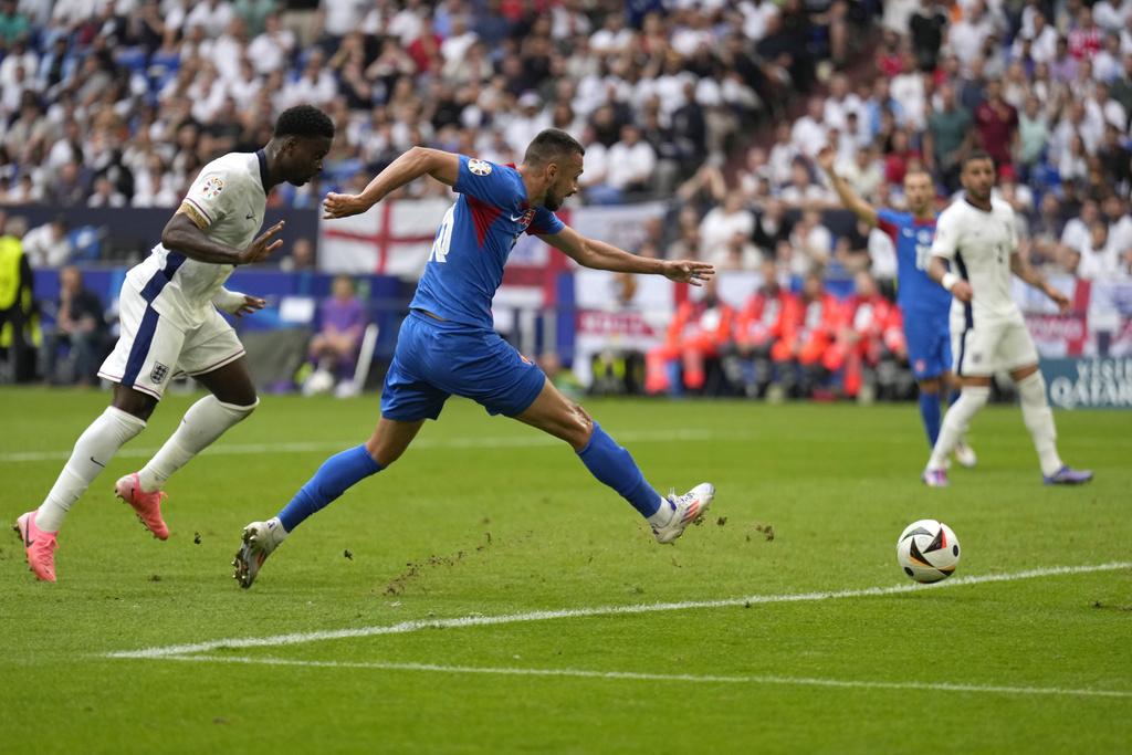 英格蘭上半場表現蹩腳,意外落後一球。(美聯社)