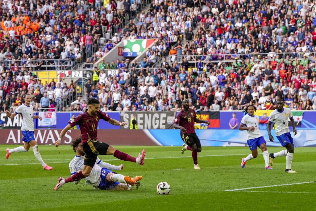 雖然法國一度控球權佔先,但比利時仍能憑著反擊製造威脅,可惜未竟全功。(美聯社)