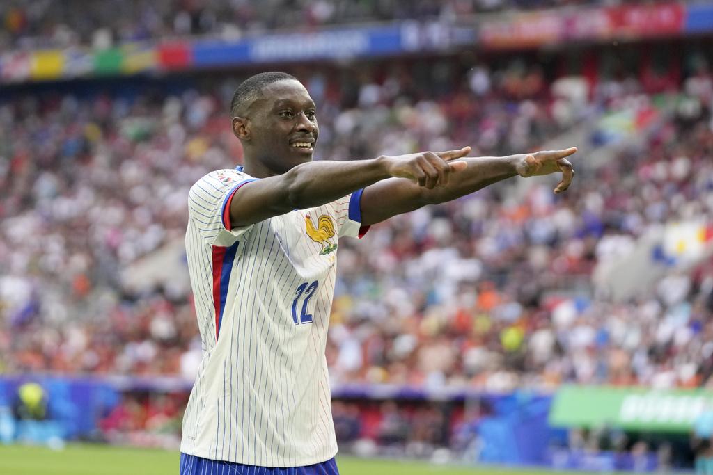 法國於85分鐘憑著一記對手的「烏龍球」,以一球小勝比利時晉級。(美聯社)