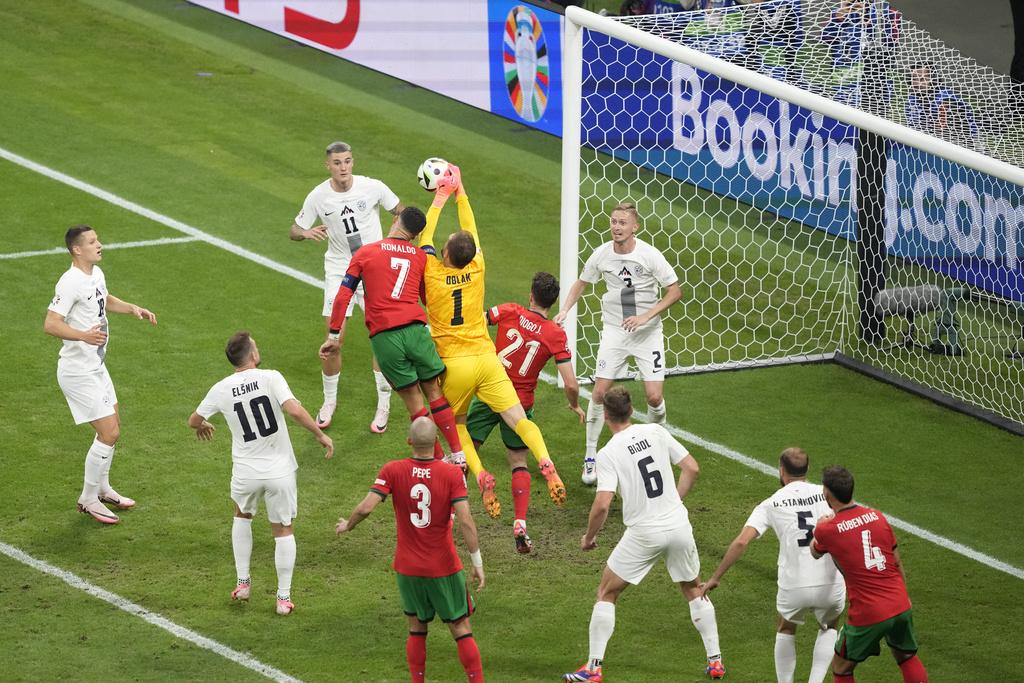 今場C朗不斷尋找入球機會,但始終都是無功而還。(美聯社)