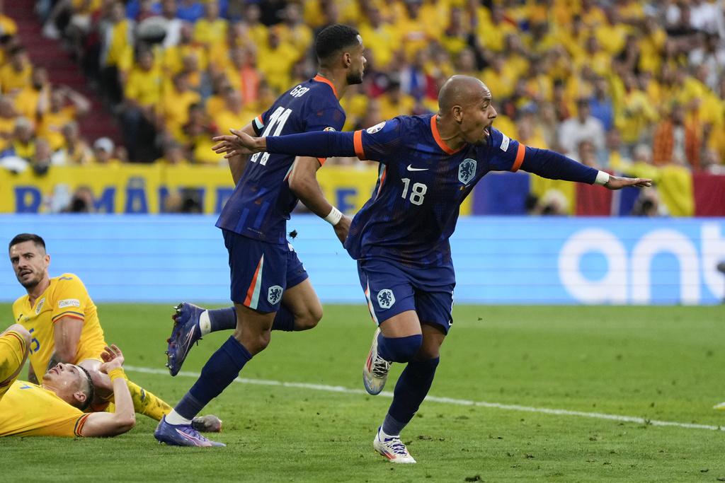 當耶爾馬倫下半場連入兩球,為荷蘭奠定勝局。(美聯社)