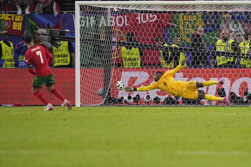 C朗拿度再度在互射12碼中命中。(美聯社)