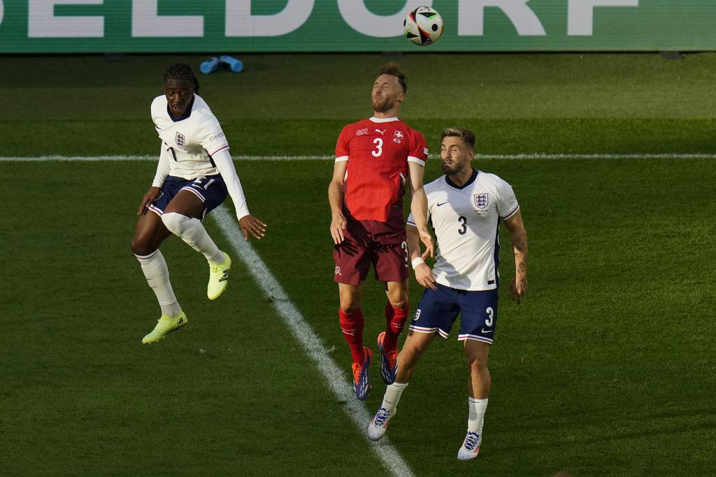 於上場八強對瑞士,勞基梳爾(白衫3號)於78分鐘後備入替。(美聯社)