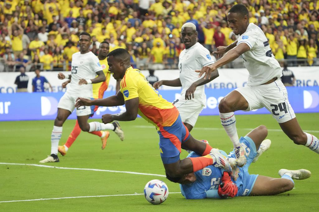 祖安艾利亞斯為哥倫比亞搏得12碼。(美聯社)