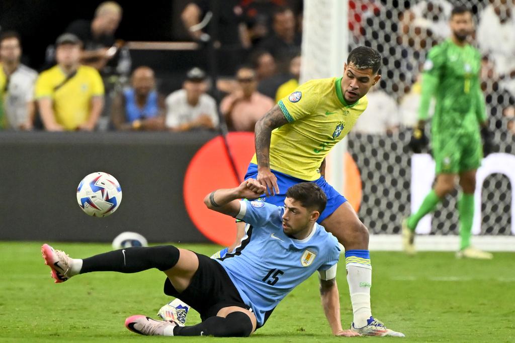 烏拉圭與巴西法定時間踢平0:0。(美聯社)