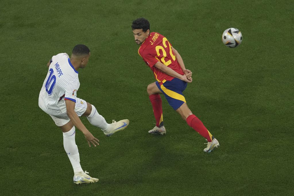 麥巴比今場除下面罩,表現生猛。(美聯社)