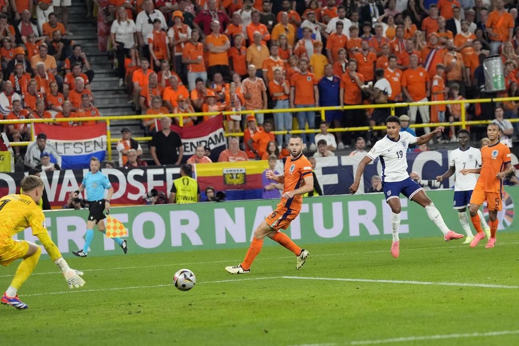 奧尼屈堅斯後備上陣不足十分鐘便建功,一腳將英格蘭帶入決賽。(美聯社)