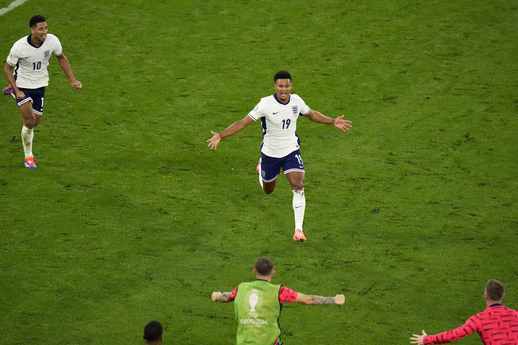 屈堅斯在補時絕殺荷蘭,成為英格蘭晉級英雄。(美聯社)