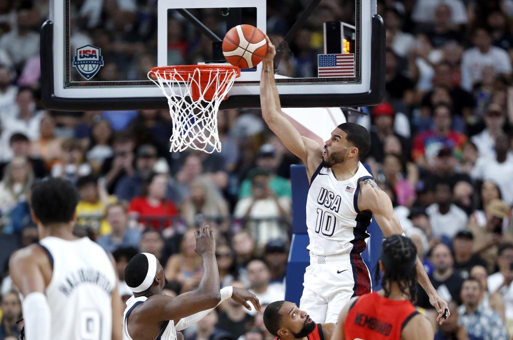 美國在奧運前的表演賽輕鬆擊敗加拿大。(美聯社)