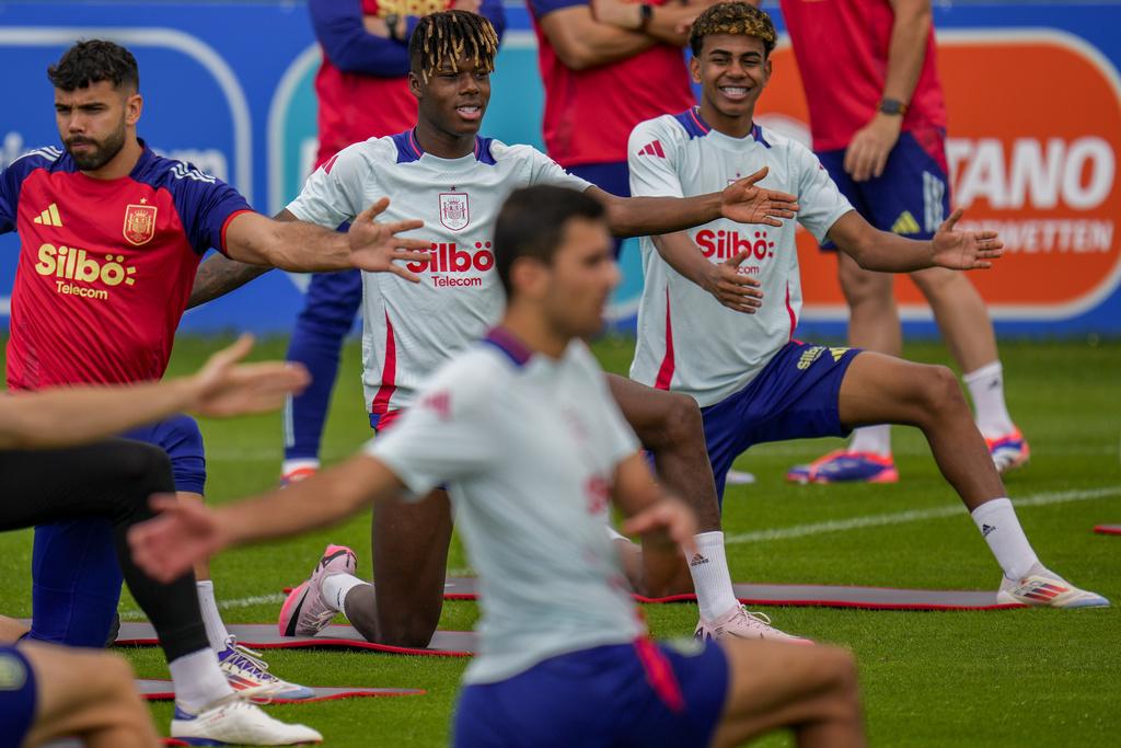 為準備決賽,耶馬爾與隊友積極備戰。(美聯社)