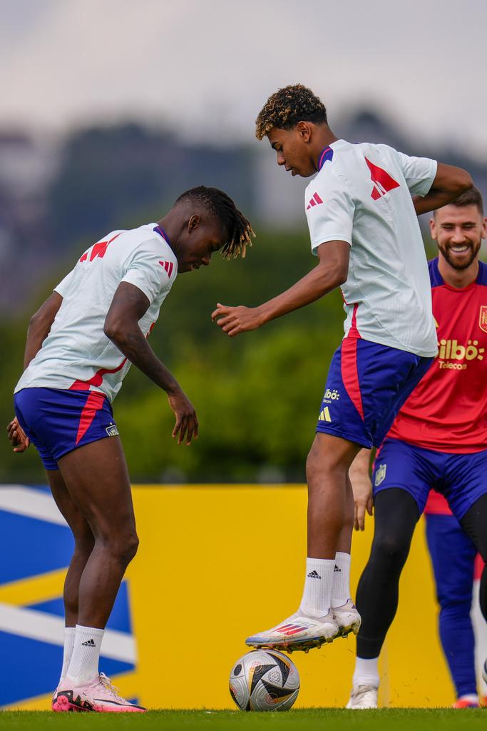 為準備決賽,耶馬爾與隊友積極備戰。(美聯社)