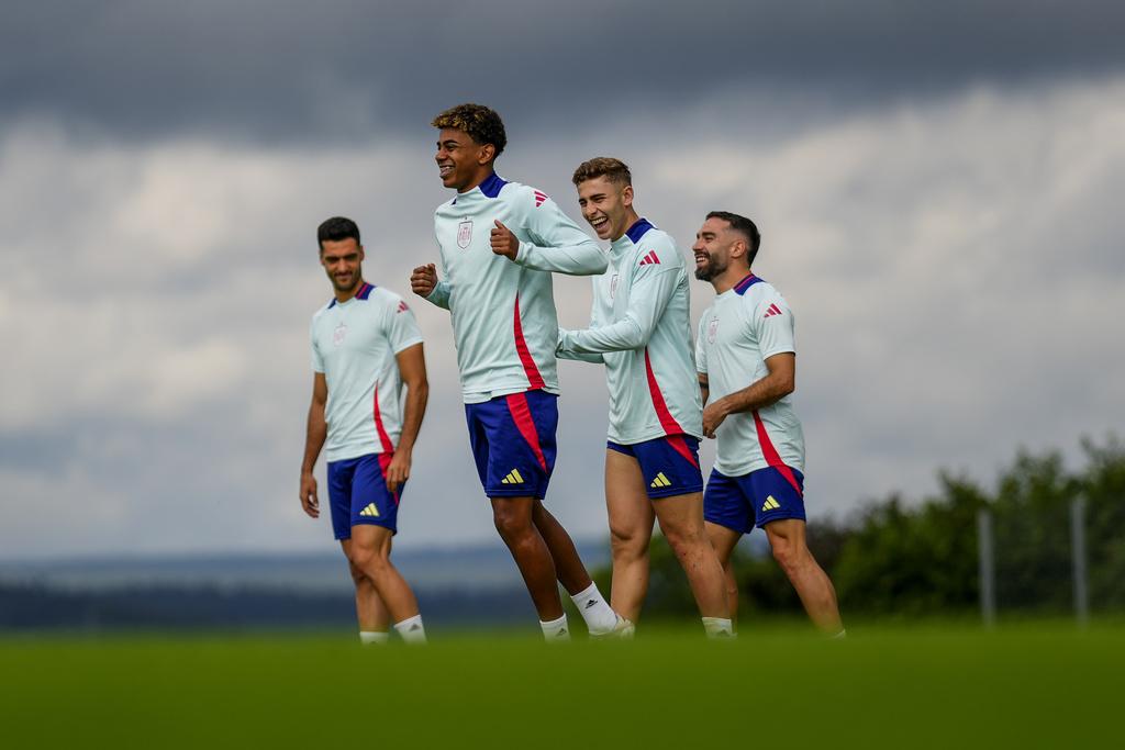 為準備決賽,耶馬爾與隊友積極備戰。(美聯社)