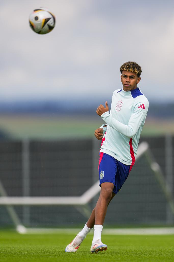 為準備決賽,耶馬爾與隊友積極備戰。(美聯社)