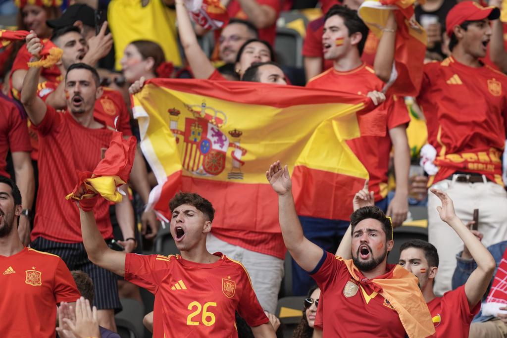 這場決賽意義重大,更吸引兩國皇室成員前往現場觀戰。(美聯社)